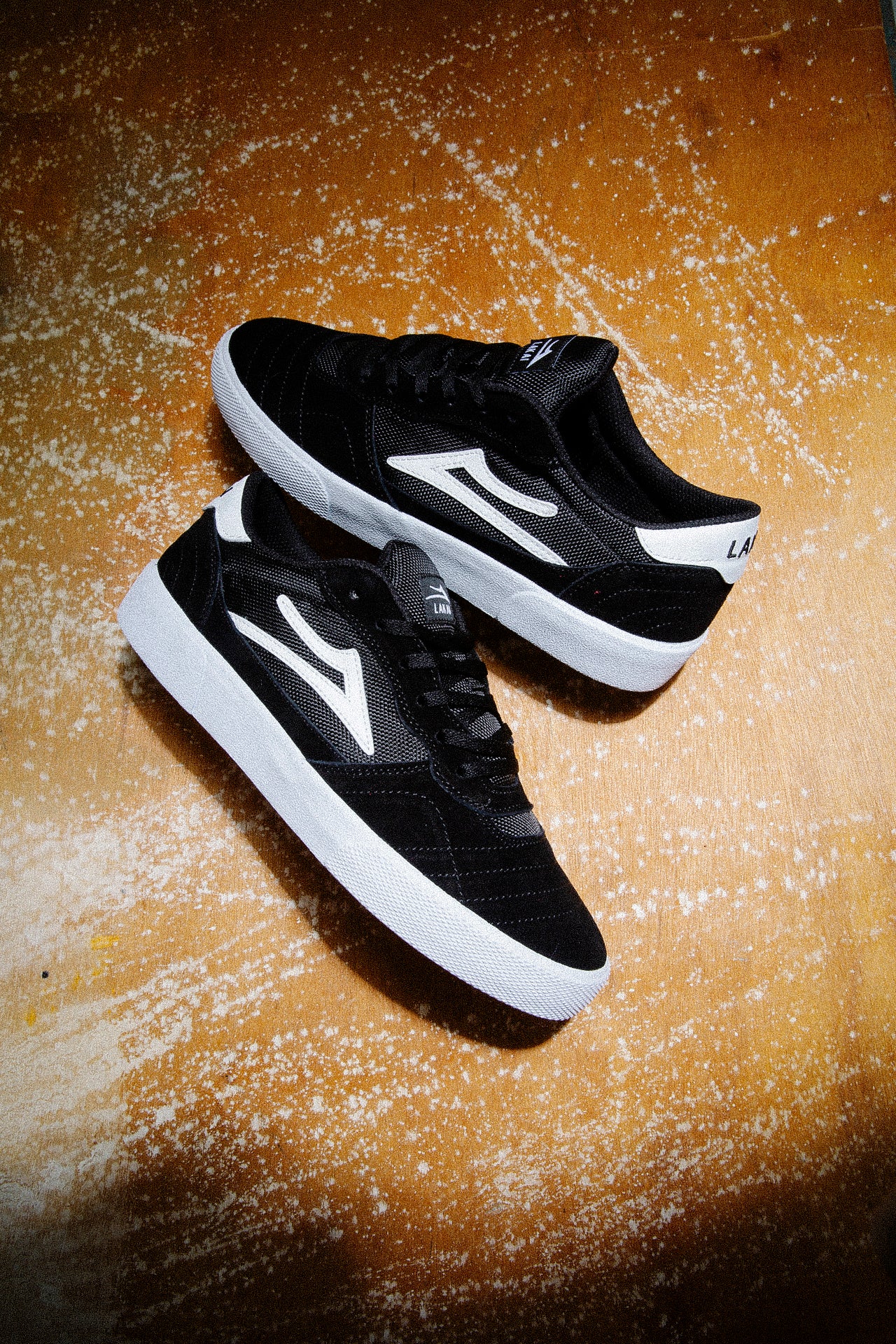 Lakai black and white online