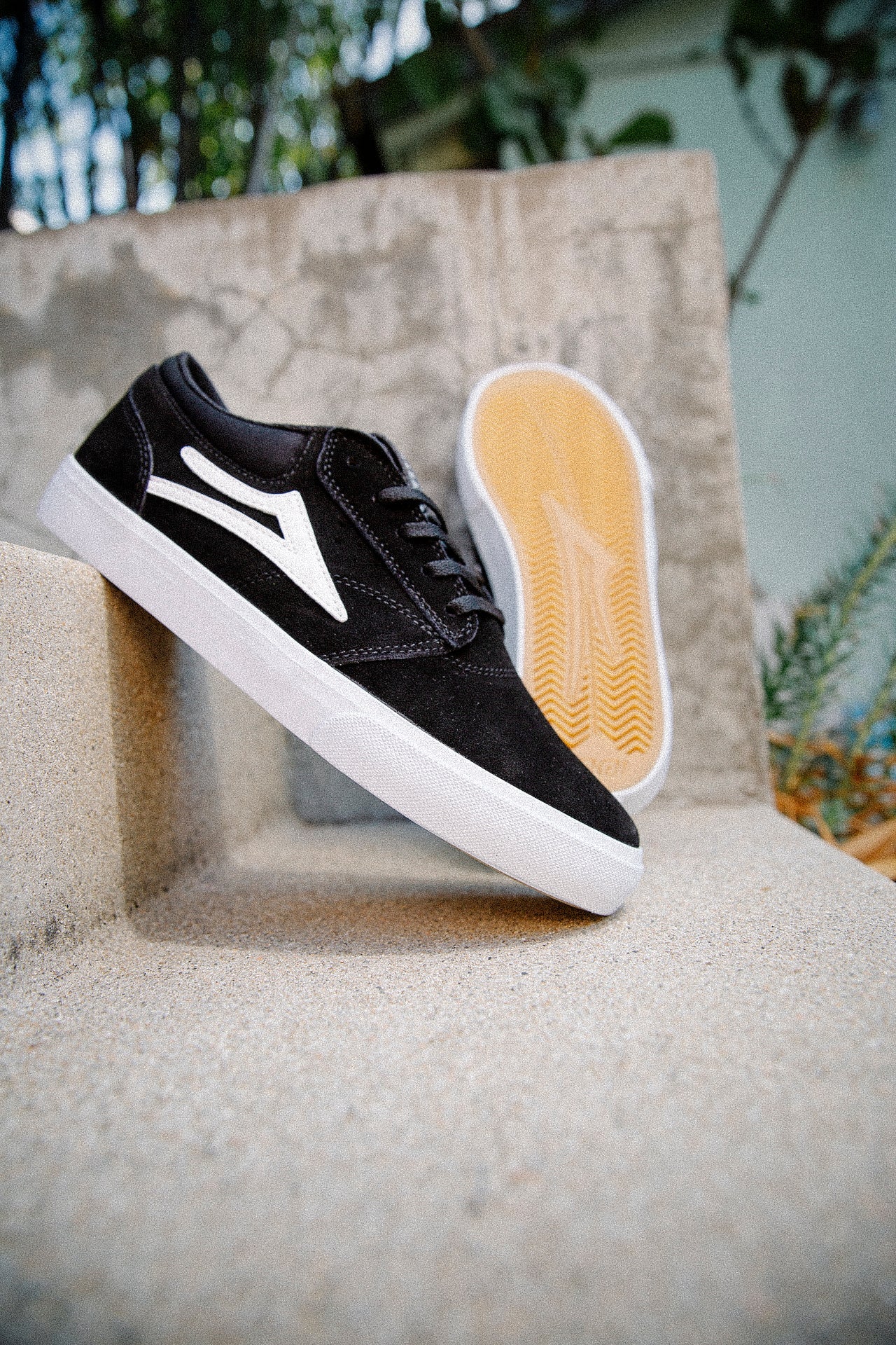 Griffin - Black Suede