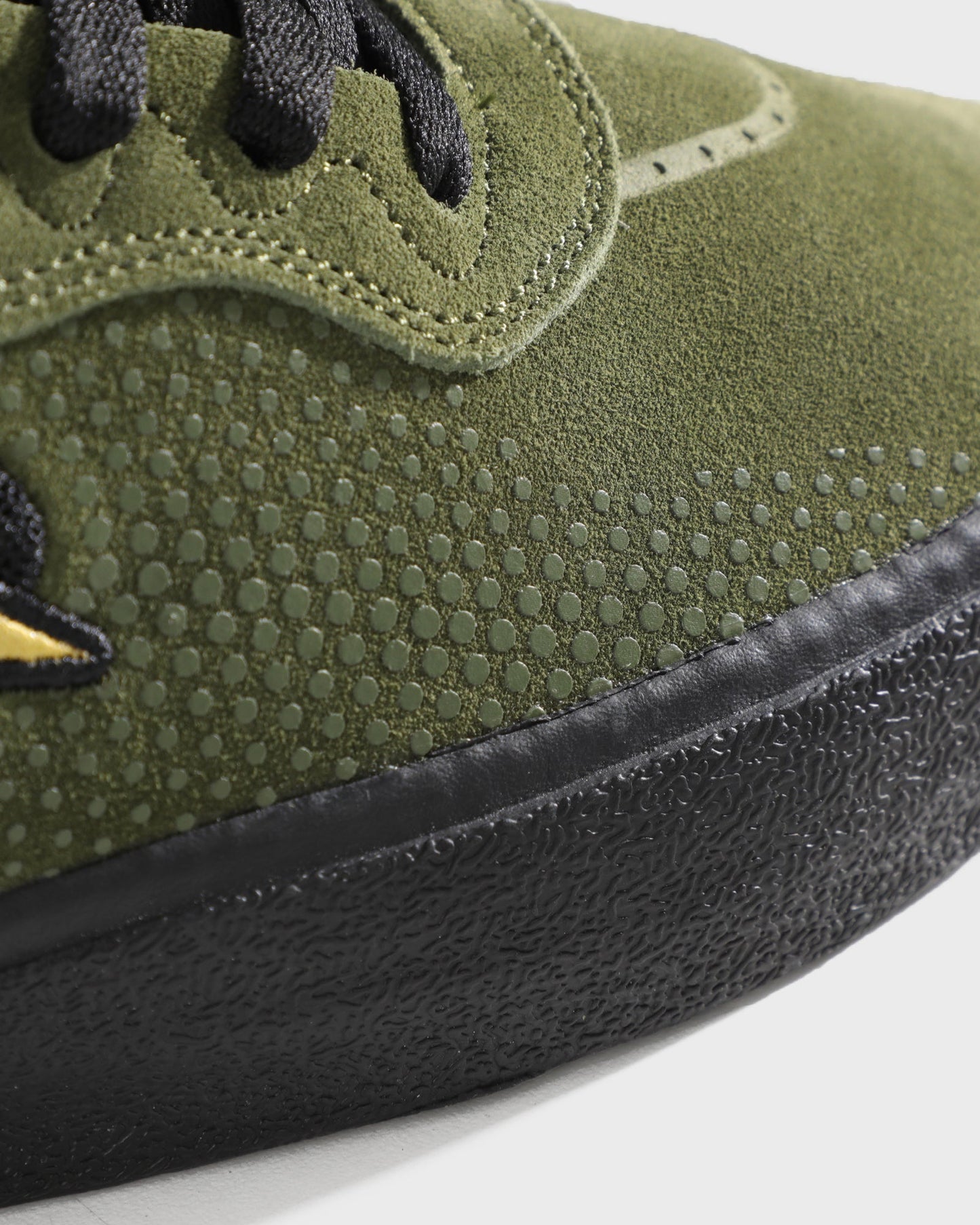 Essex - Black Gator Gold